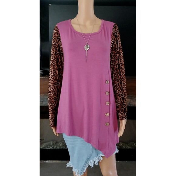 VIISHOW Tops - NEW Tunic Top & Necklace Women's LARGE Asymmetrical Blouse Leopard sleeves Flowy